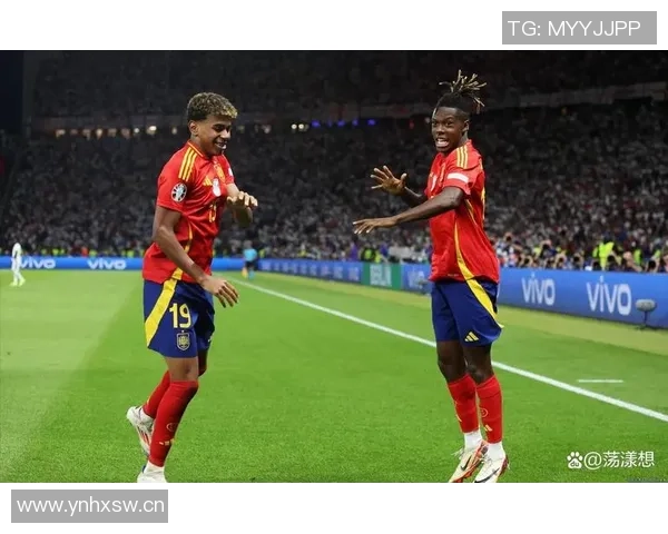 拜仁与巴萨争抢17岁中场新星泽卢卡斯引发关注